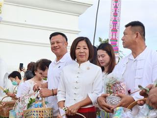 08.10.68 ตักบาตรเทโวโรหณะ ณ วัดป่าพระอุบาลีและวัดดงพระเจ้า