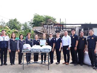 07.11.68 มอบของให้ผู้ประสบอัคคีภัยม.9ร่วมสภากาชาด